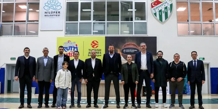 Hidayet Türkoğlu, F.E. Bursaspor’u ziyaret etti