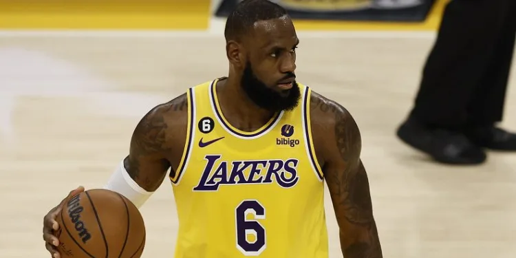 NBA’de Lakers evinde Warriors’u mağlup etti