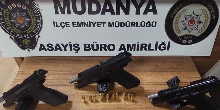 Ruhsatsız silah bulunan 3 kişi hakkında tahkikat
