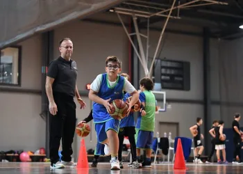 Tofaş Spor Okullarında depremzede çocuklara yüzde 100 burslu basketbol eğitimi