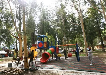 Depremzede çocuklar için oyun parkı