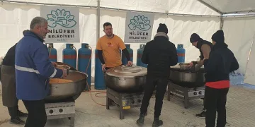 Nilüfer Belediyesi afet bölgesinde aşevi kurdu