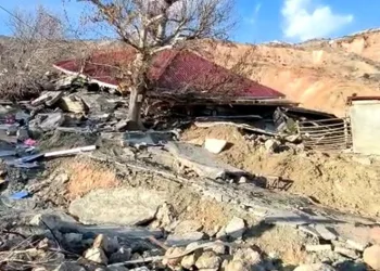 Heyelan, bir mezrayı yuttu