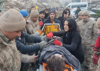 51 saat sonra 5 yaşındaki kız çocuğu sağ kurtarıldı