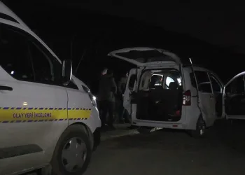 “Dur” ihtarına uymadı, polis memuruna çarpıp ağır yaraladı