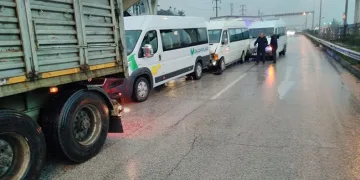 4 araç birbirine çarptı