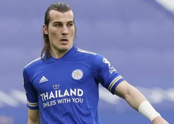 Çağlar Söyüncü, Leicester’da Türkiye için yardım topladı