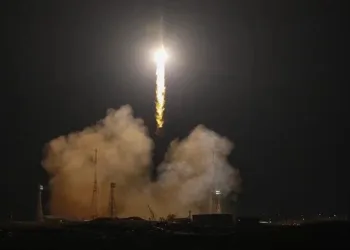 Uzayda mahsur kalan astronotlar için Soyuz MS-23 aracını fırlattı