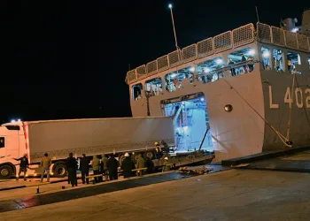 Tıbbi malzemeler askeri gemi ile gönderildi