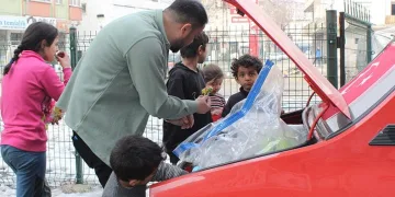 Rüyasının etkisinde kaldı, oyuncakları çocuklara ulaştırdı