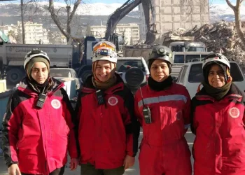 Enkazın ‘kurtarıcı kadınları’