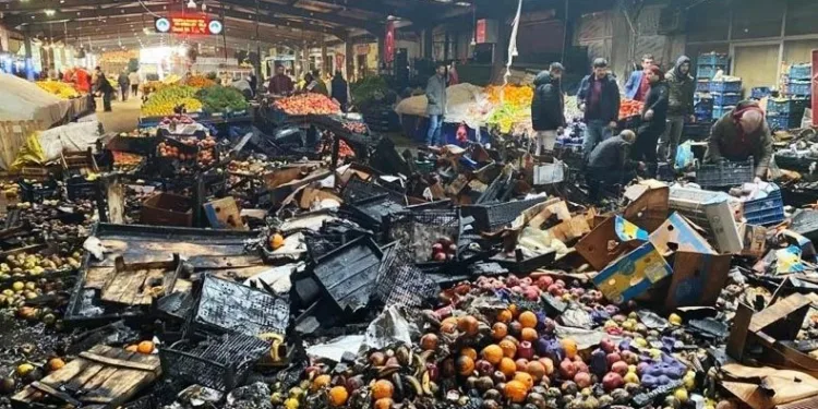 Pazar yerinde korkutan yangın