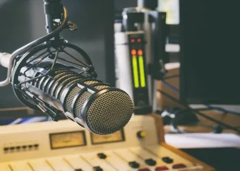 Depremin ardından radyolar müzik yayınlarını iptal etti