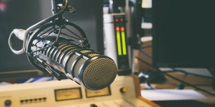 Depremin ardından radyolar müzik yayınlarını iptal etti