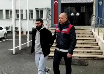 Lüks araçların farlarını çalan şüpheli kıskıvrak yakalandı