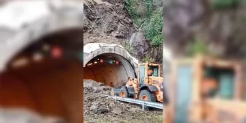 Kopmuş Tüneli girişinde heyelan