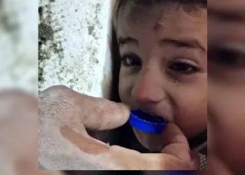 2 yaşındaki Muhammed bebek enkazdan çıkarıldı