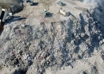 Enkaz birikintisi dağ gibi yükseliyor