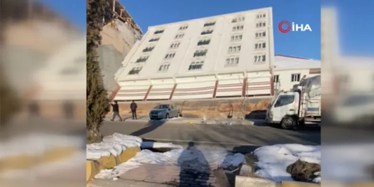 Bina yan yattı, camları bile kırılmadı