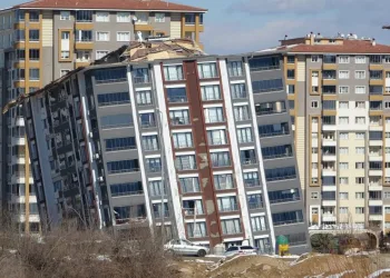 Yeni daireleri yıkılan vatandaşlar isyan etti