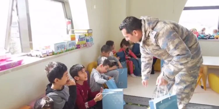 MSB’den depremzede çocuklara ziyaret