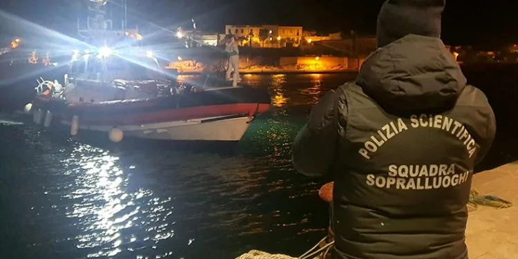 Göçmen teknesinden 8 ceset çıkarıldı