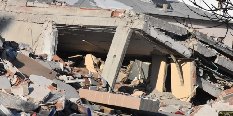 Deprem bölgesinde işten çıkarma yasağı