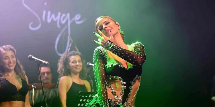 Simge Bursa’yı coşturdu