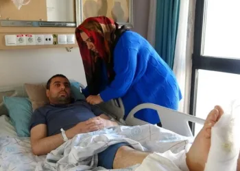 İkinci kattan atladı, kurtuldu