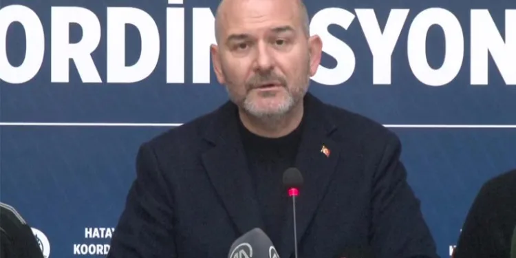 ‘Acil yıkılacak ve ağır hasarlı binalara girmek yasak’