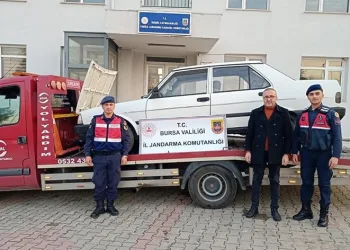Otomobili çekiciye yükleyip çaldı