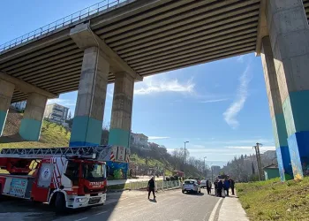 Viyadükten atladı, korku dolu anlar kamerada