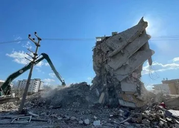 33 bin bina ağır hasarlı