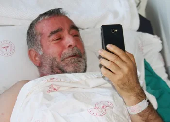 Balkondan savrulan cep telefonu, 4 kişiyi kurtardı