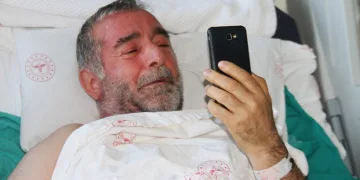 Balkondan savrulan cep telefonu, 4 kişiyi kurtardı