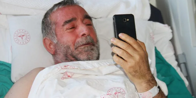 Balkondan savrulan cep telefonu, 4 kişiyi kurtardı