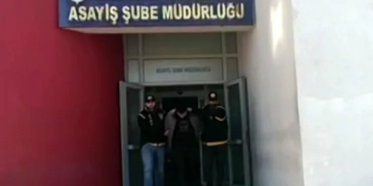 Depremzedeleri soyan ve yardım malzemelerini çalan hırsız tutuklandı