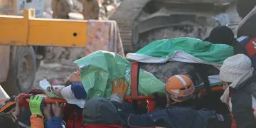 101 saat sonra anne ve oğlu kurtarıldı
