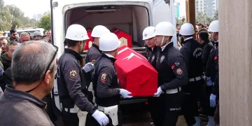 Polis baba ve çocuklarına acı veda
