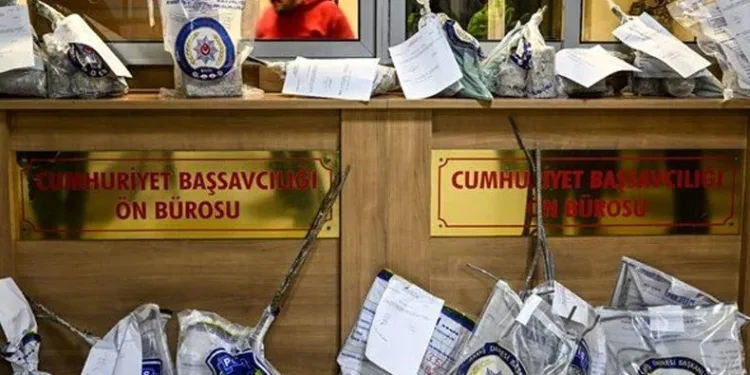 Depremde yıkılan binalarla ilgili soruşturma