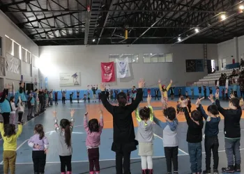 “Çocukların yüzü her zaman gülsün ki dünya gülsün”