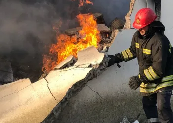 Cizre’de bir fabrika küle döndü