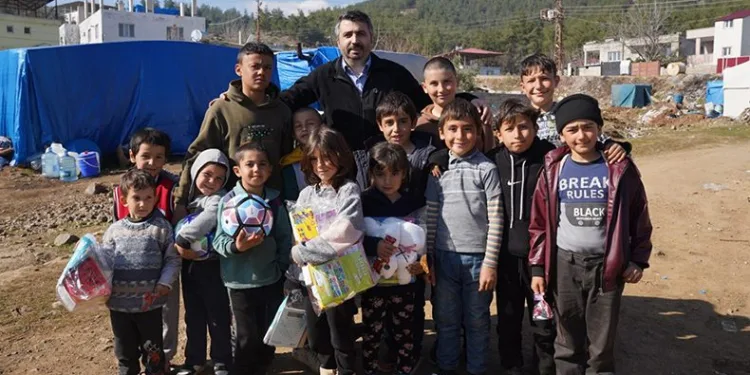Yıldırım’dan depremzede çocuklara oyuncak