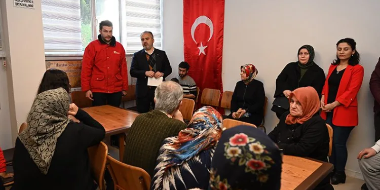 Aktaş, Bursa’da depremzedeleri ziyaret etti