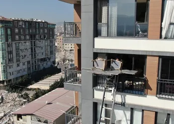 Hasarlı binalardan tehlikeli eşya tahliyesi