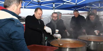 Başkan Mesaiye Pazarda Başlıyor