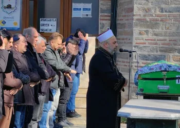 Kazada hayatını kaybeden kadın gözyaşları arasında defnedildi
