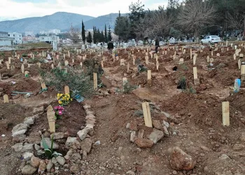 Yarım kalan hikayeler mezarlara yansıdı