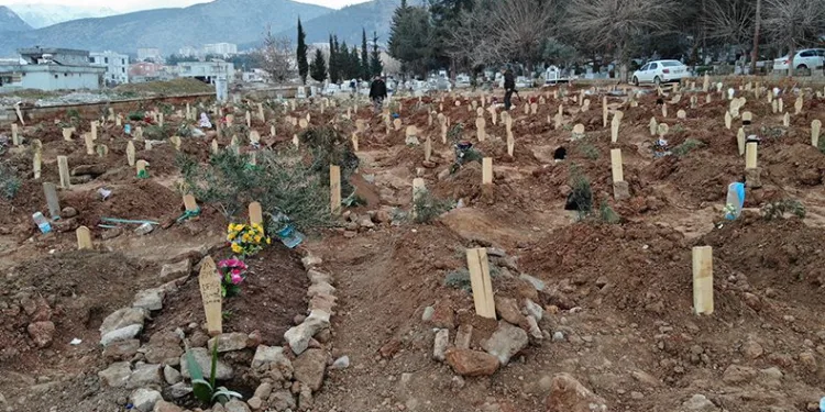 Yarım kalan hikayeler mezarlara yansıdı