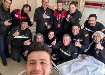 İspanyol ekip, depremzedeleri ziyaret etti